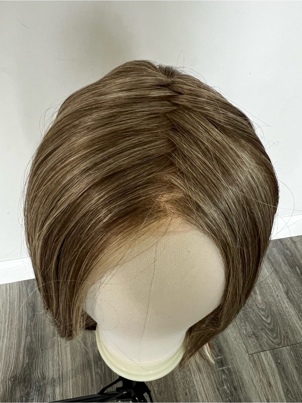 15โ Light Brown with blonde highlights Synthetic Wig - Picture 9 of 16